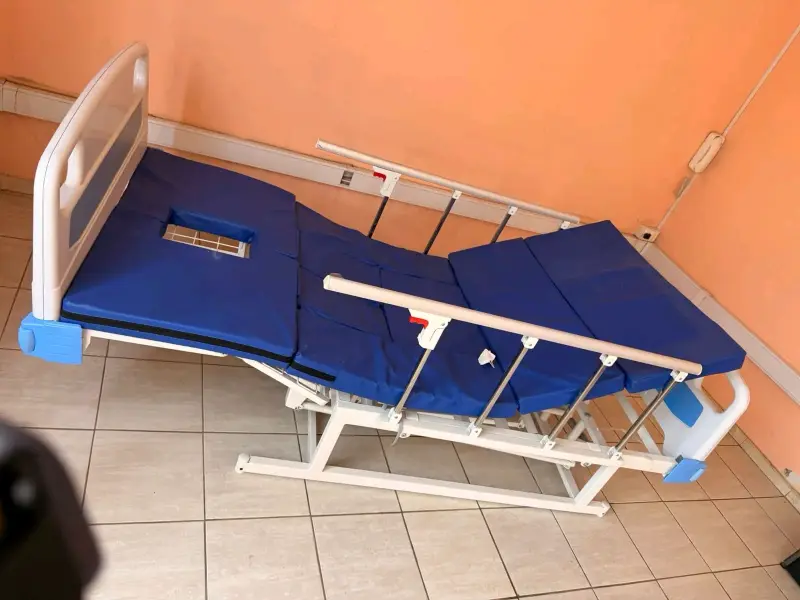 Cama hospitalaria ajustable - 4