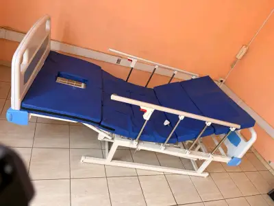 Cama hospitalaria ajustable - miniatura 4