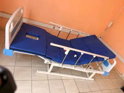 Cama hospitalaria ajustable - miniatura 5