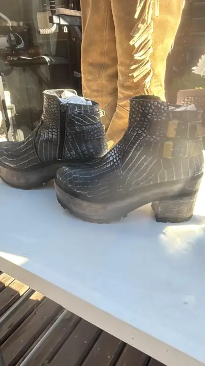 Botines de cuero negro con hebilla - miniatura 1