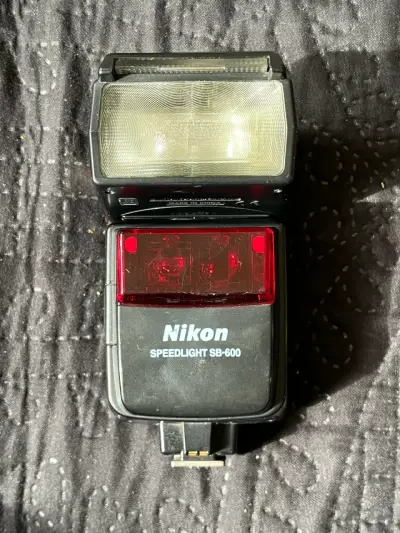 Flash Nikon SB-600 Speedlight solo detalle esteti - miniatura 1