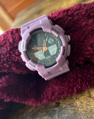 Reloj digital deportivo morado - miniatura 1