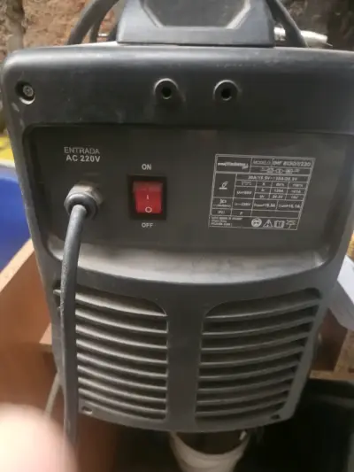 Soldadora Inversora con cables - miniatura 2