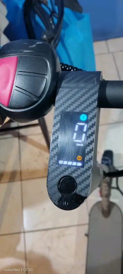 Scooter eléctrico en buen estado - miniatura 1