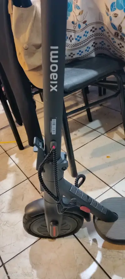 Scooter eléctrico en buen estado - miniatura 5