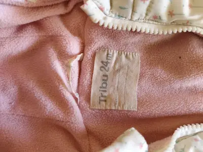 Chaqueta acolchada infantil rosada - miniatura 2