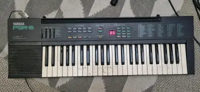 Teclado Yamaha PSR-6 - miniatura 1