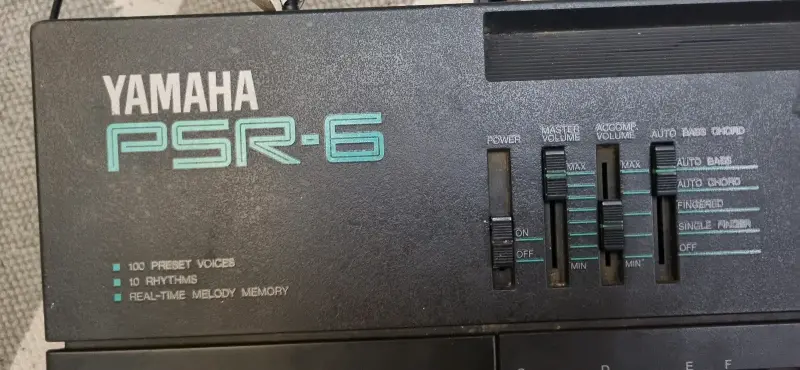 Teclado Yamaha PSR-6 - 2