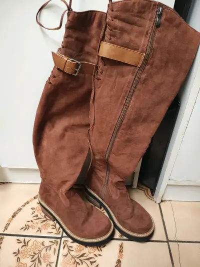 Botas altas de gamuza marrón - miniatura 1