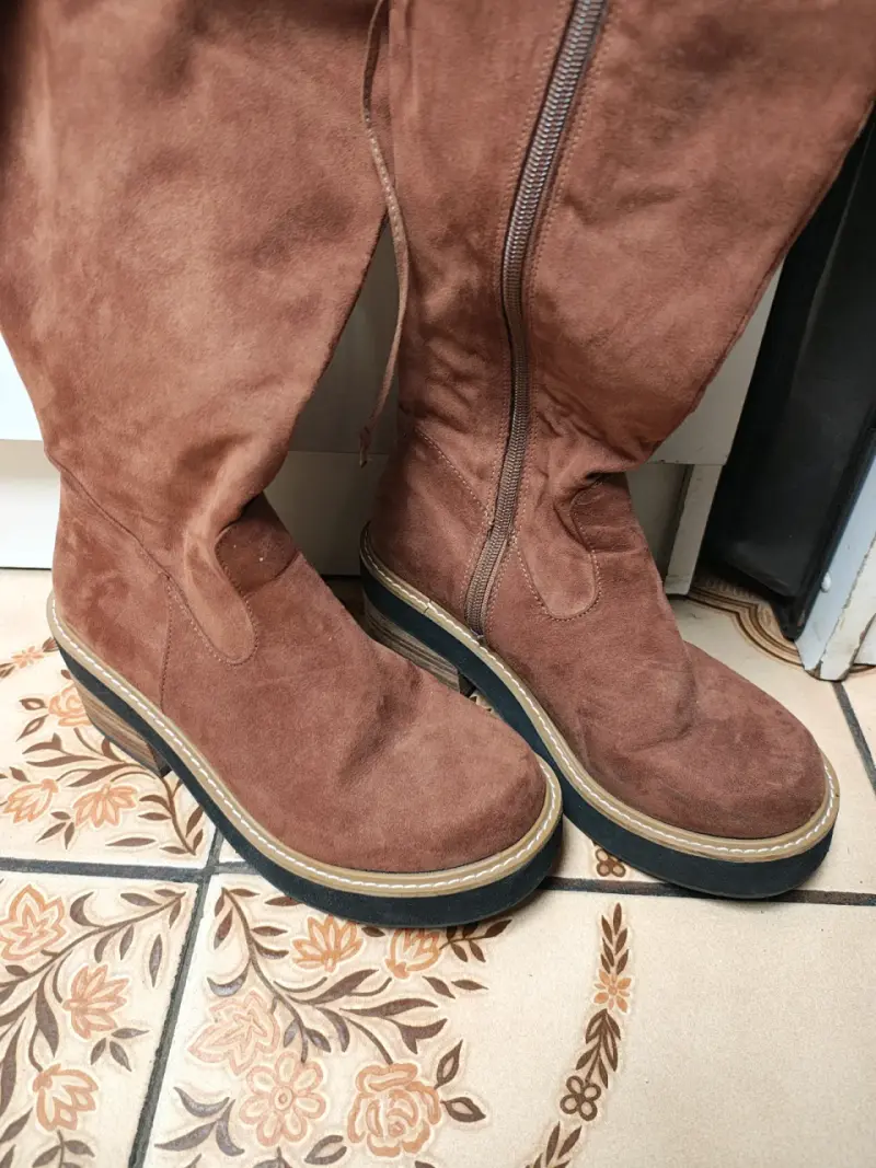 Botas altas de gamuza marrón - 2