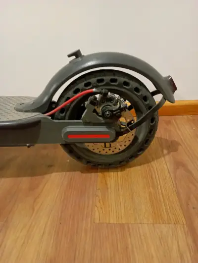 Scooter eléctrico plegable gris - miniatura 3