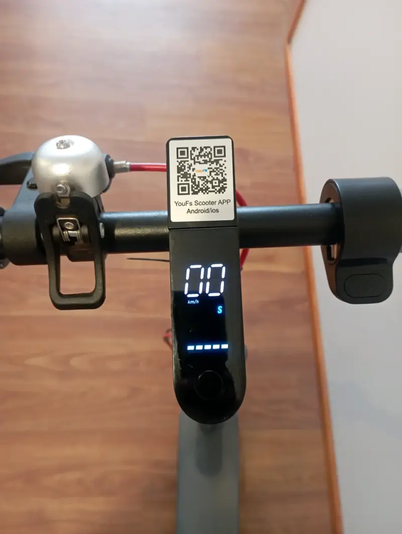 Scooter eléctrico plegable gris - 4