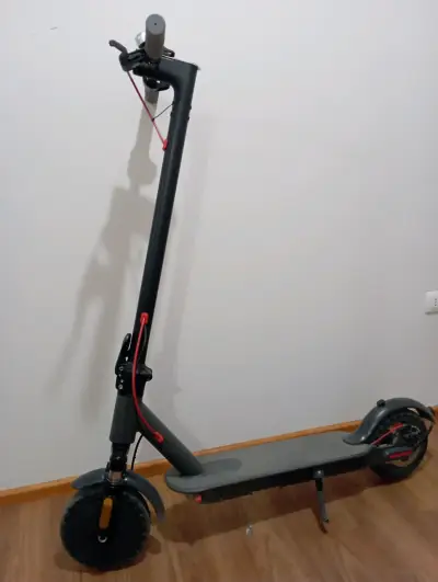 Scooter eléctrico plegable gris - miniatura 5