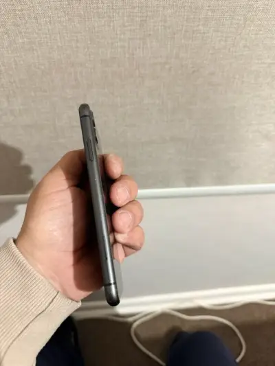iPhone11 64GB,  con carcasa protectora - miniatura 4