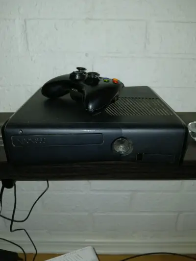 Consola Xbox 360 con control + juegos - miniatura 1