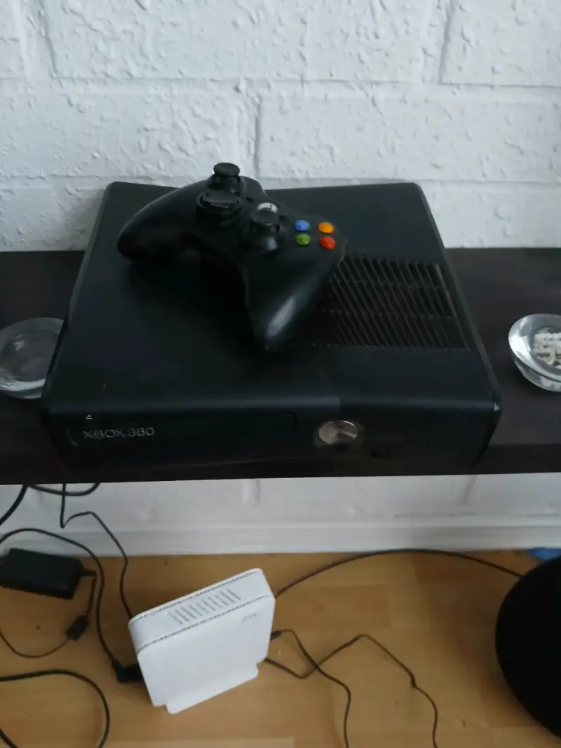 Consola Xbox 360 con control + juegos - 3