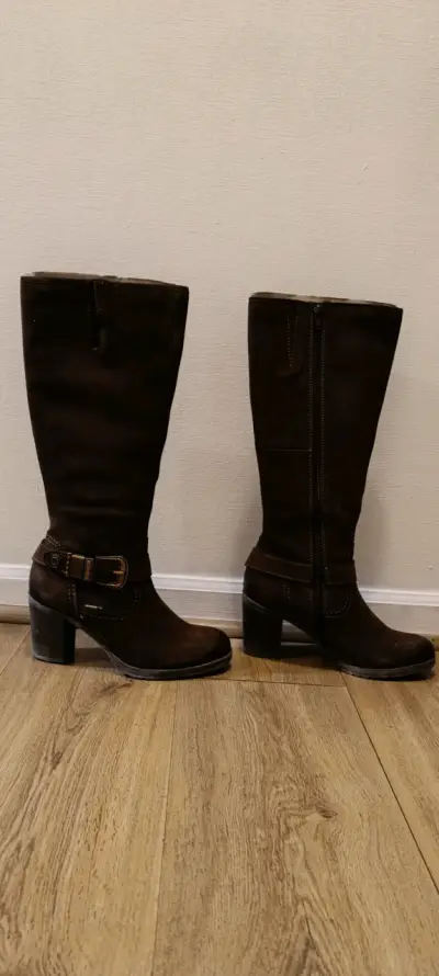 Botas altas marrones con tacón - miniatura 1