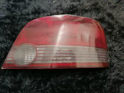 Luz trasera para auto - miniatura 1