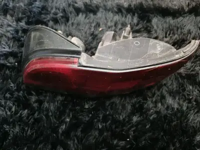 Luz trasera para auto - miniatura 4