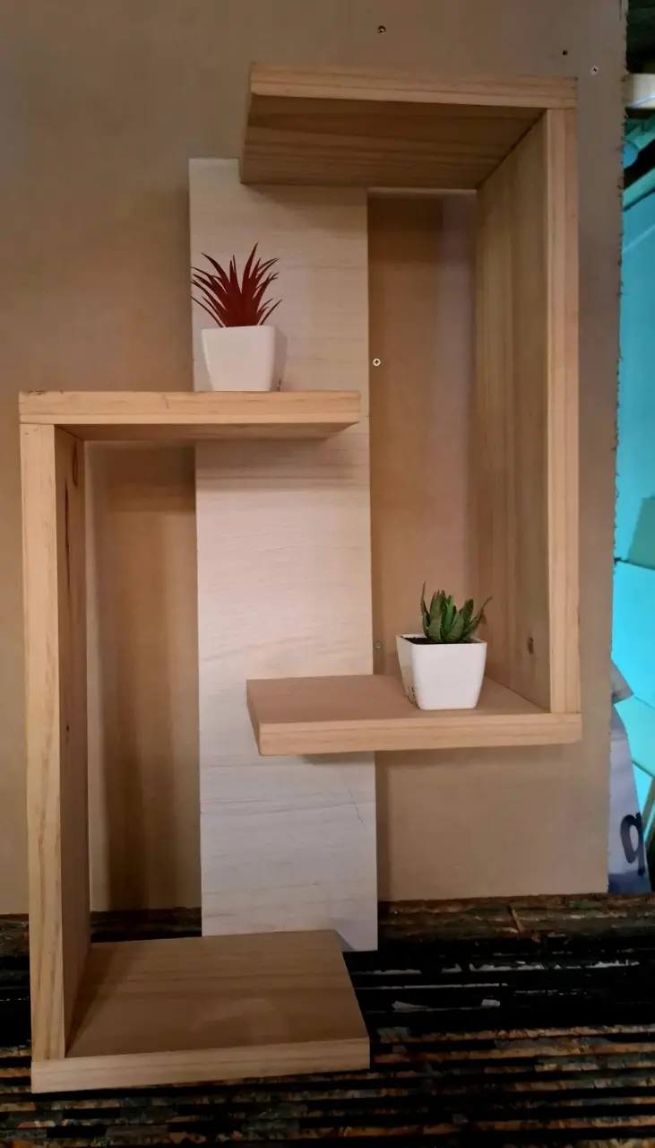 Estante decorativo de madera