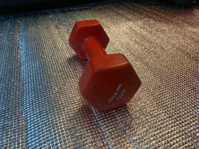 Mancuerna roja 4 kg - miniatura 1