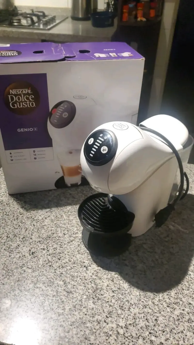 Cafetera Nescafé Dolce Gusto blanca - 1