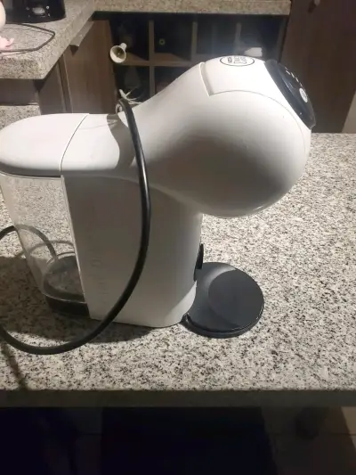 Cafetera Nescafé Dolce Gusto blanca - miniatura 2
