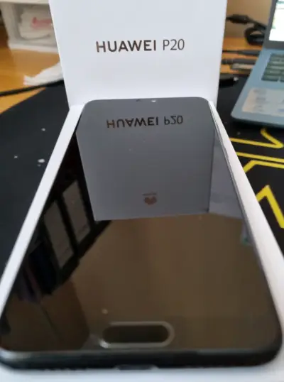 Smartphone Huawei en caja - miniatura 3