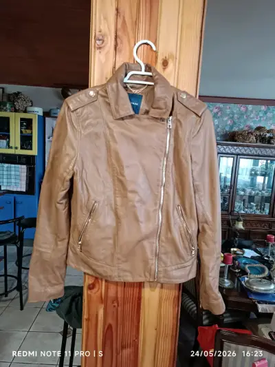 Chaqueta de cuero marrón 100% cuero,liviano. - miniatura 2
