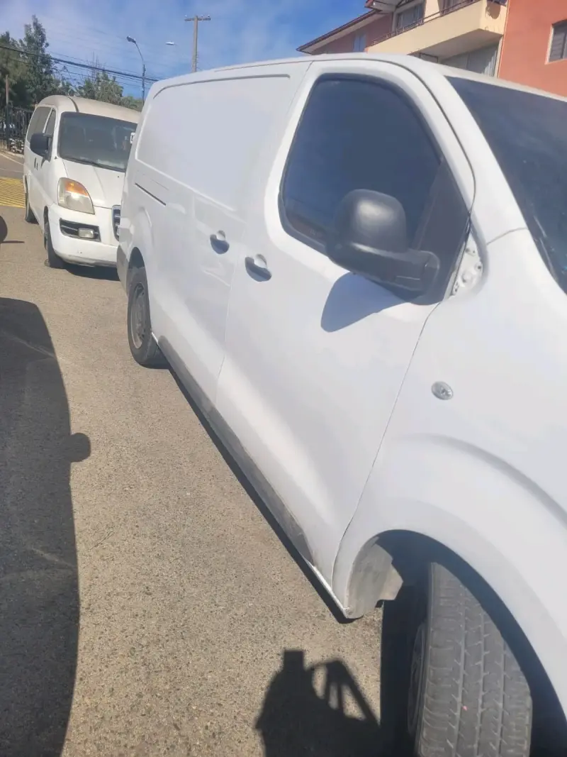 Furgón Peugeot blanco usado - 3
