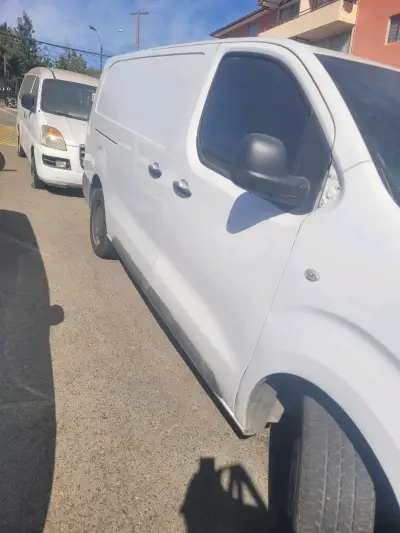 Furgón Peugeot blanco usado - miniatura 3
