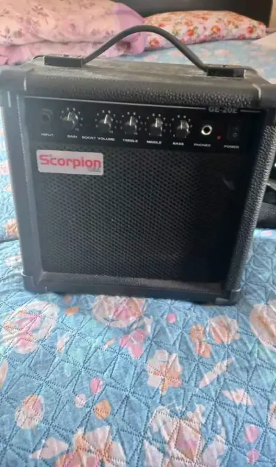 Guitarra eléctrica Scorpion + amplificador - miniatura 3