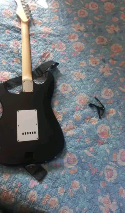 Guitarra eléctrica Scorpion + amplificador - miniatura 4