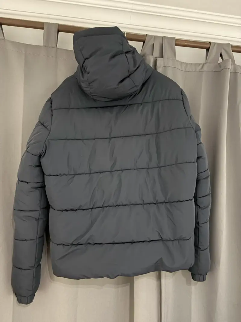 Chaqueta acolchada gris con capucha - 3