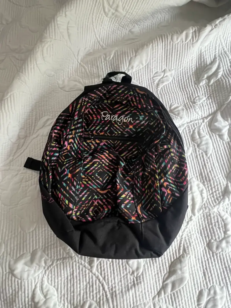 Mochila con diseño colorido