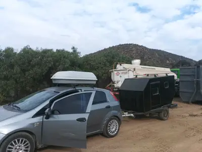 Remolque tipo camper negro - miniatura 1