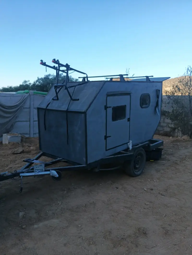 Remolque tipo camper negro - 4