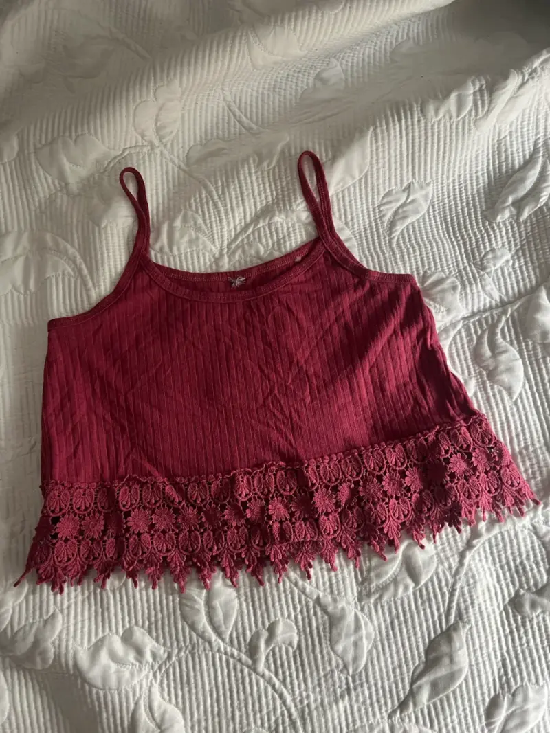 Polera sin mangas borde con encaje