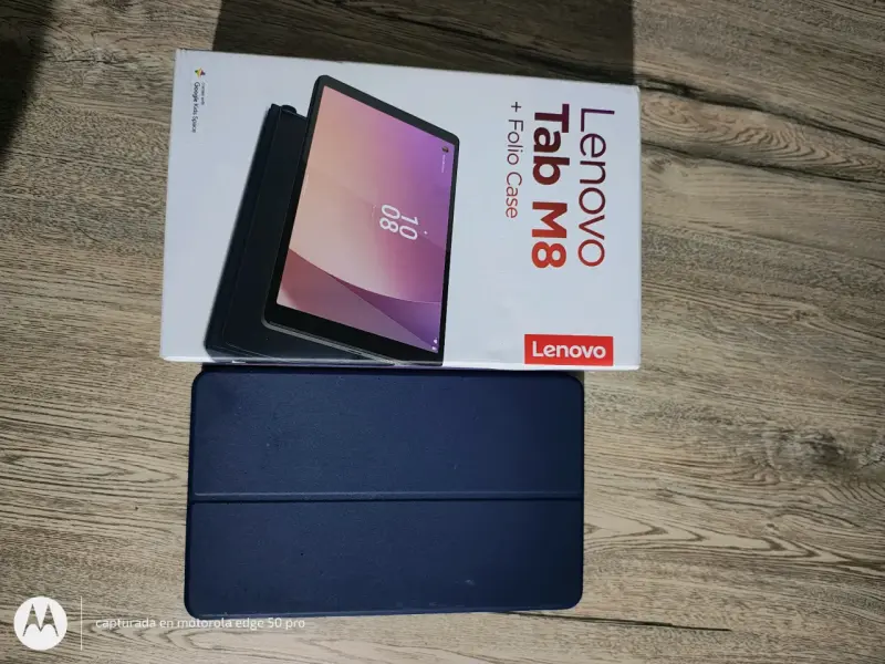 Tablet Lenovo Tab M8 con funda - 1