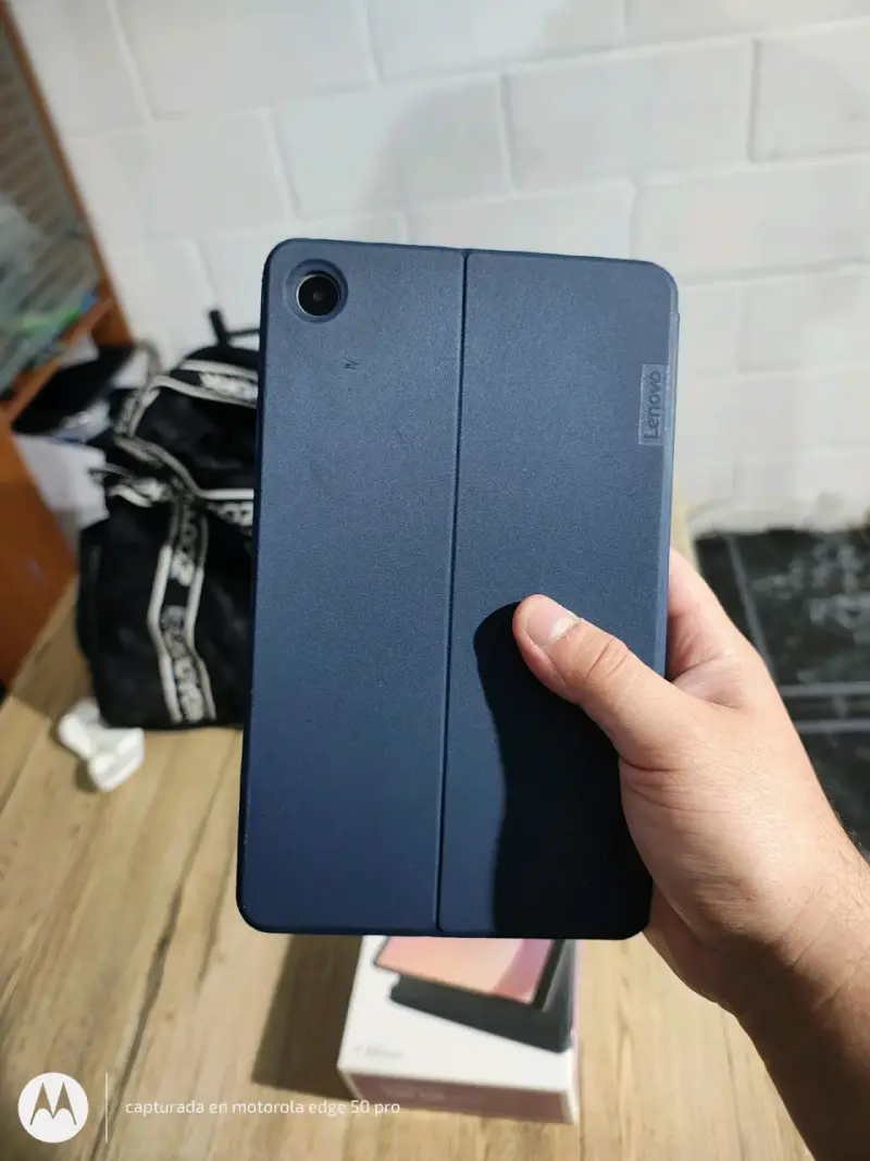 Tablet Lenovo Tab M8 con funda - 3