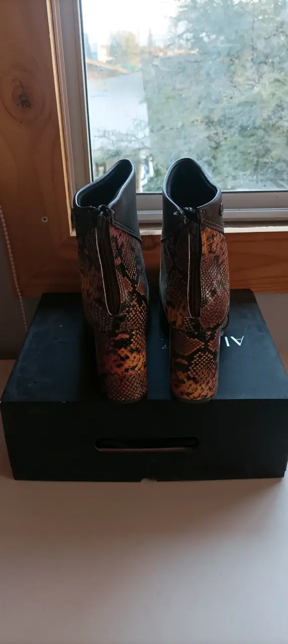 Botines cuero con diseño serpiente - 2