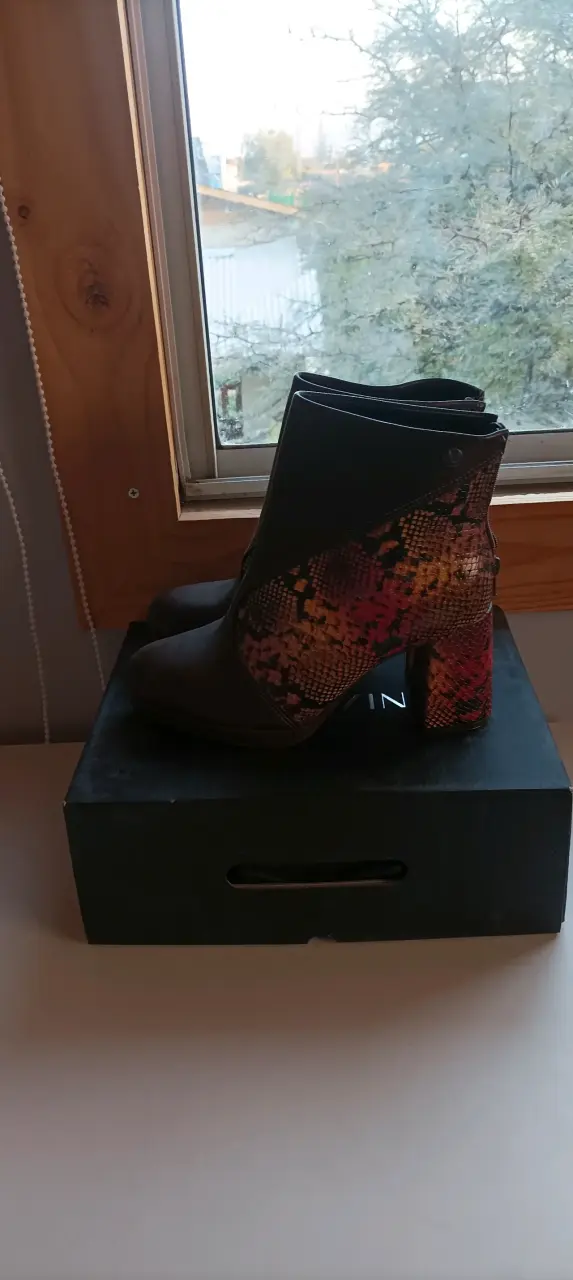 Botines cuero con diseño serpiente - 3