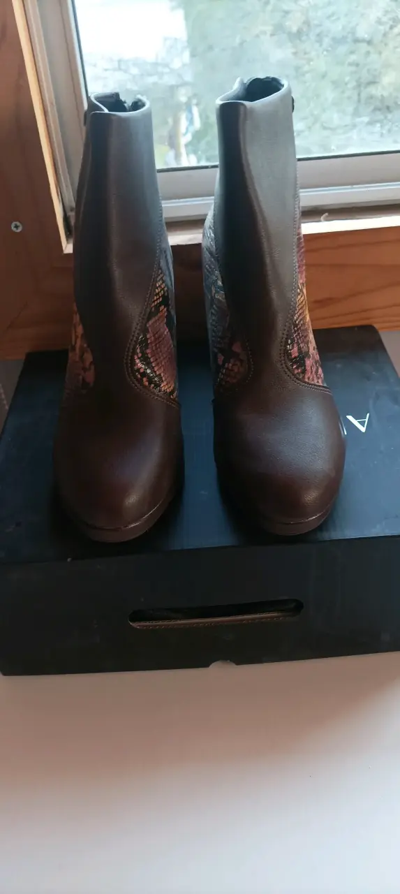 Botines cuero con diseño serpiente - 4