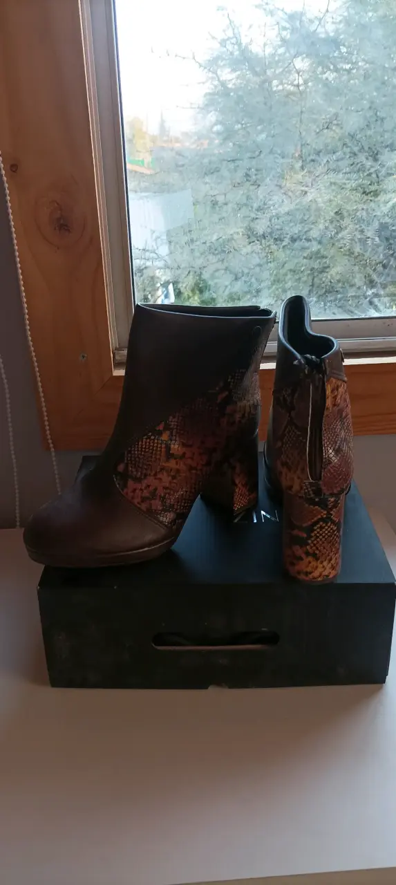 Botines cuero con diseño serpiente - 5