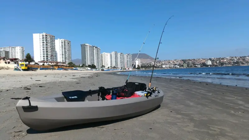 Kayak con equipo de pesca - 1