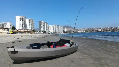 Kayak con equipo de pesca - miniatura 1