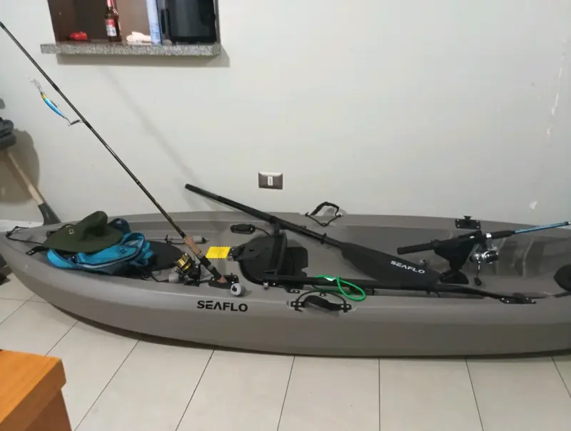 Kayak con equipo de pesca - 6