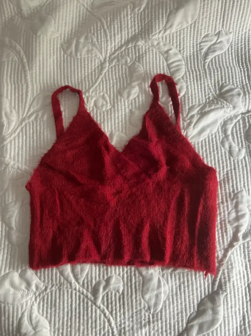 Top corto rojo de tirantes