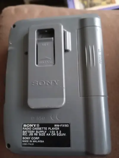 Walkman Sony FM/AM vintage - miniatura 2