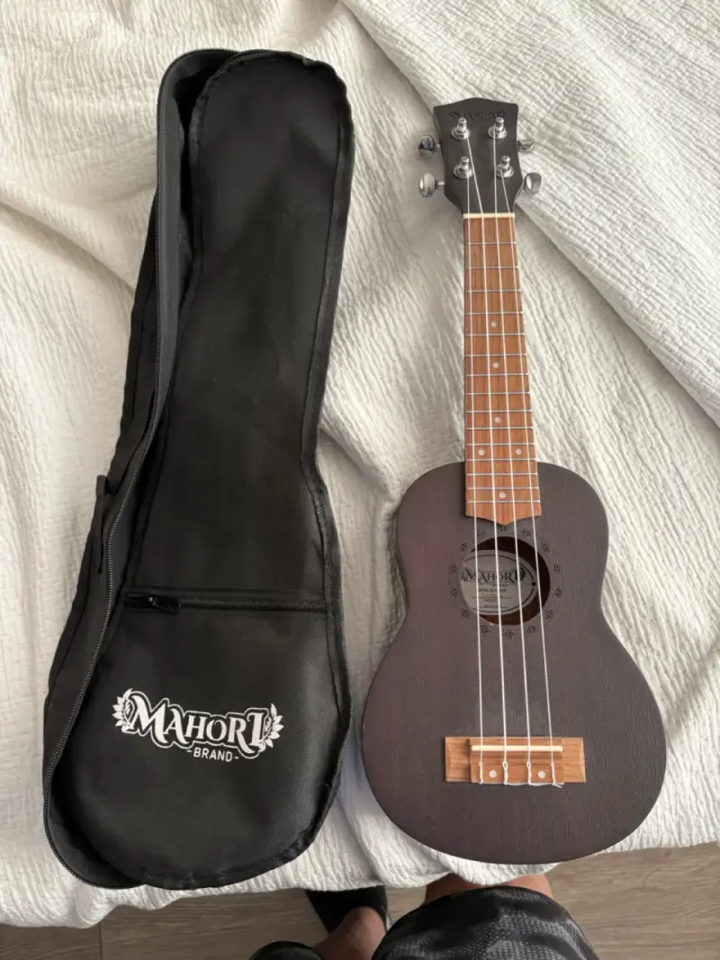 Ukulele Mahori con funda